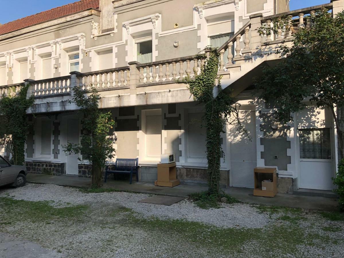 Aux Thermes Saint-Amand-les-Eaux Buitenkant foto